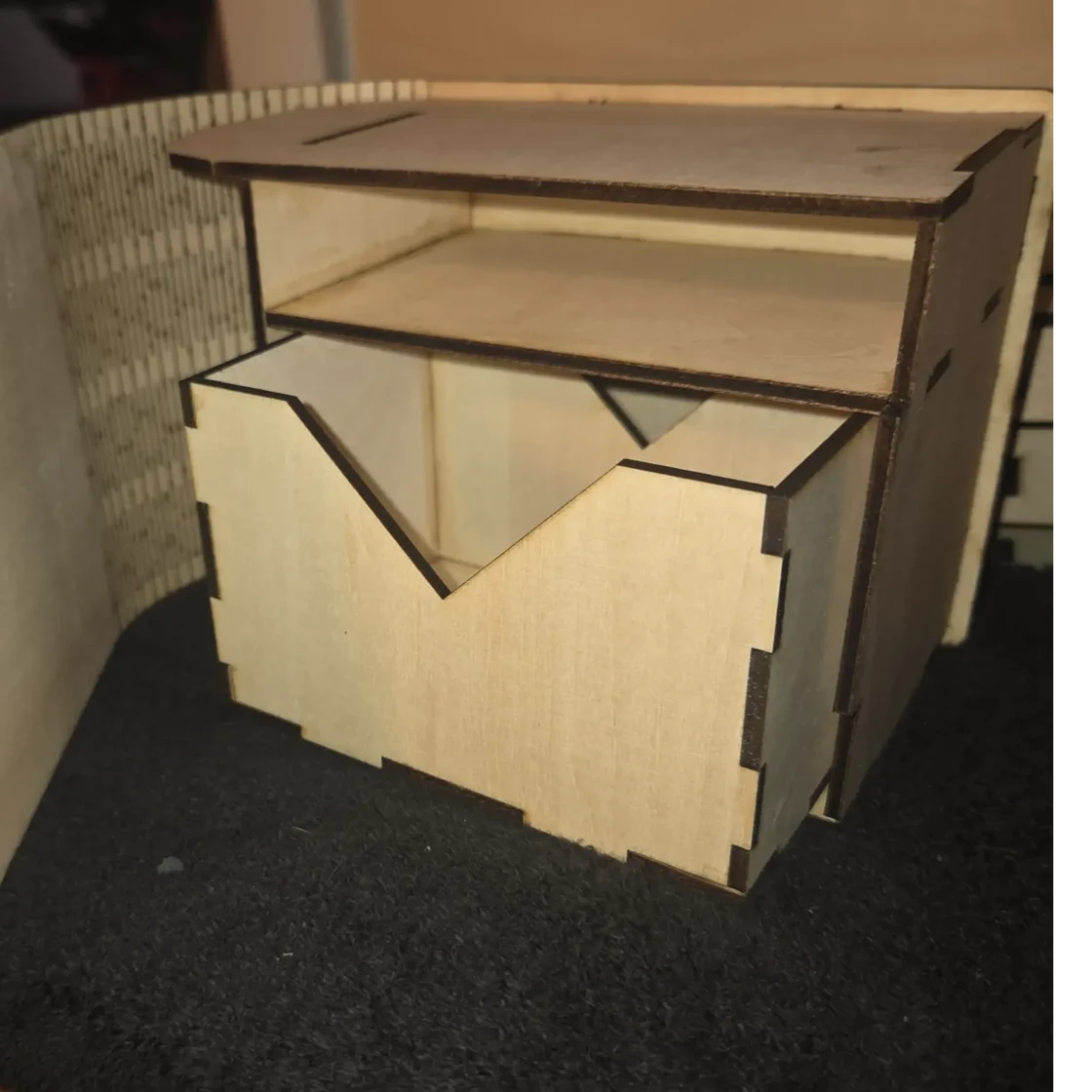 Folding single deck box with side dice storage